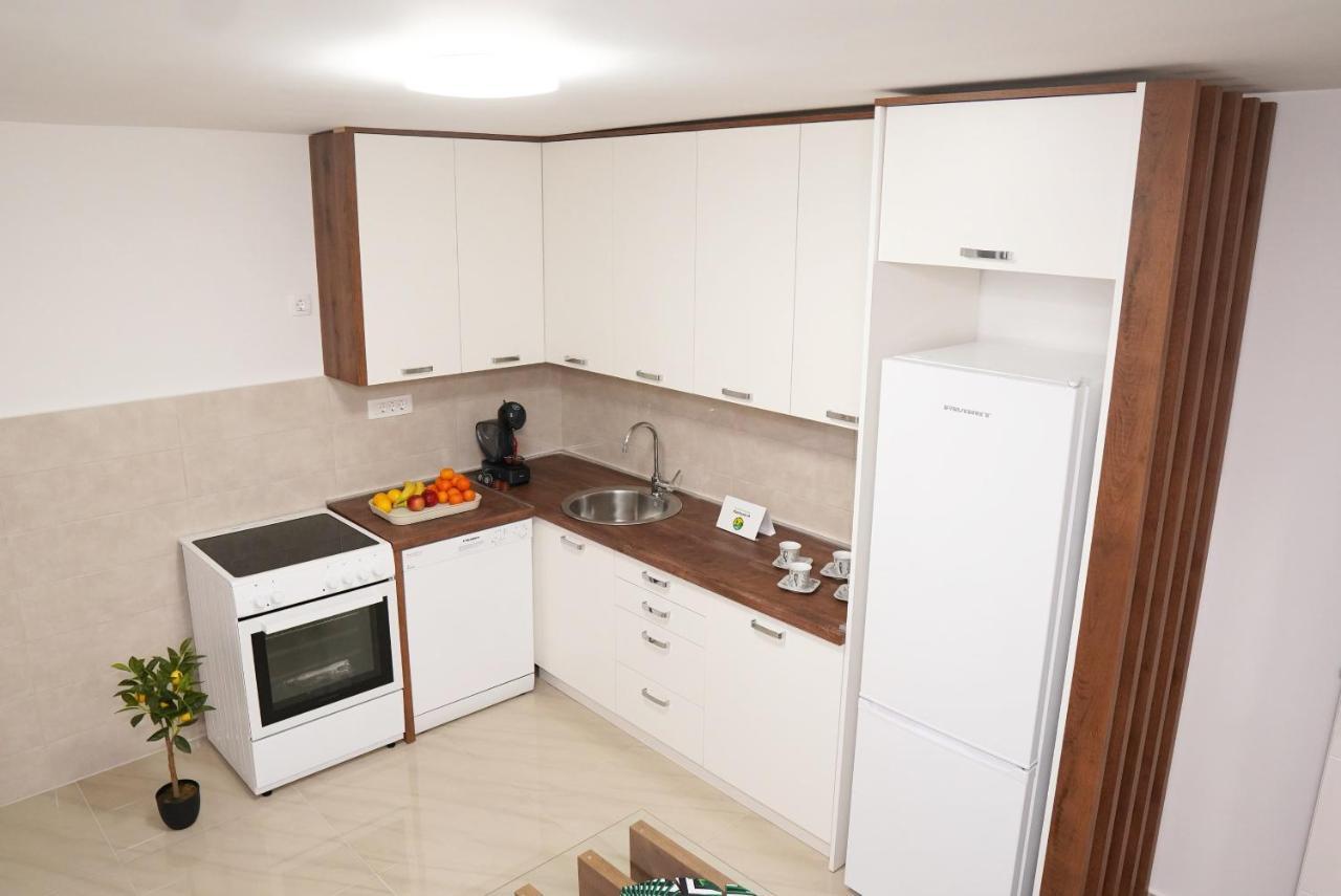 Apartments Manitovac M Нікшич Екстер'єр фото
