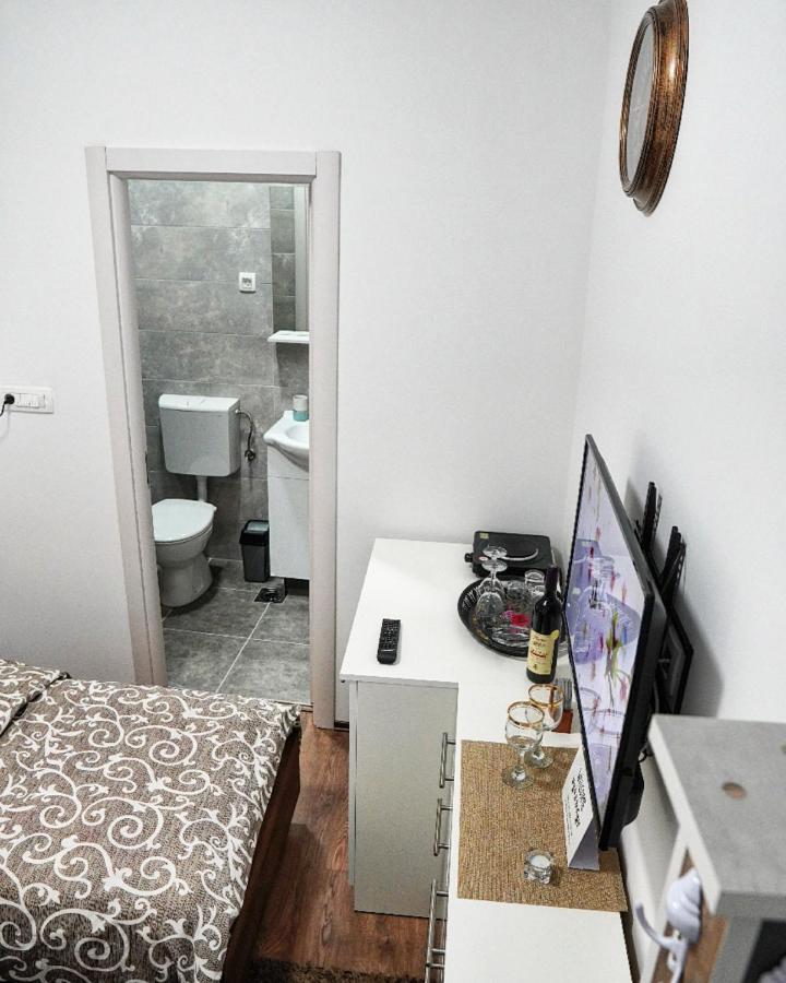Apartments Manitovac M Нікшич Екстер'єр фото