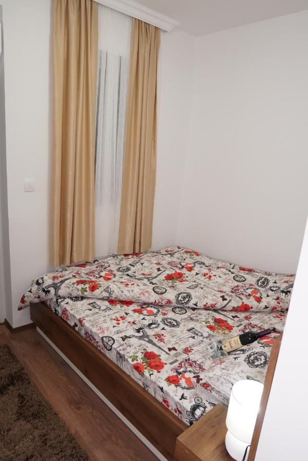 Apartments Manitovac M Нікшич Екстер'єр фото
